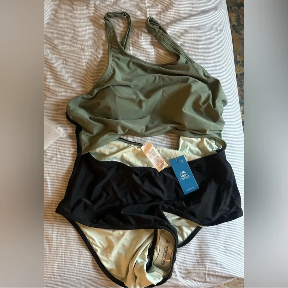 Cupshe Lush Sage Two-Toned One-Piece Swimsuit Bathing Suit Size XL NWT - Picture 5 of 6